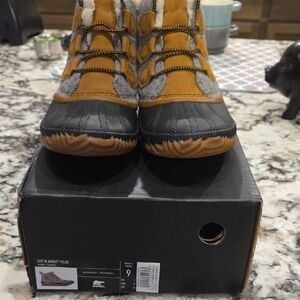 Sorel Tan and Black Out 'N About Boots